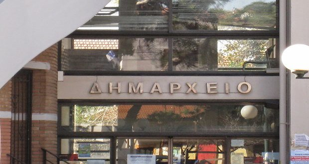 Δήμαρχος Φιλαδέλφειας προς Τσίπρα: Να τερματιστεί ο αποκλεισμόςκαι να μαζευτούν τα σκουπίδια