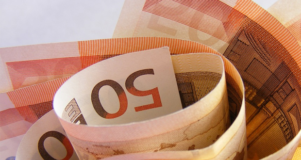 Συμπληρωματικός φόρος έως 15% στις πολυεθνικές επιχειρήσεις και τους μεγάλους ομίλους