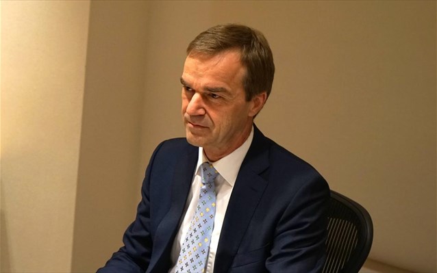 Ρολφ Στράουχ: «Καθαρή έξοδος», με αστερίσκους