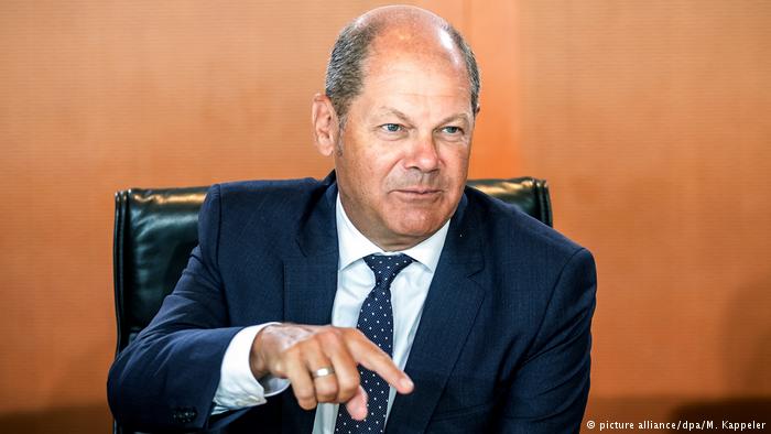 Έπαινοι Όλαφ Σολτς στην Αθήνα για τις συντάξεις