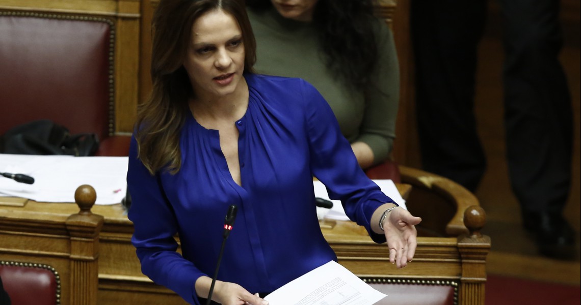 Έφη Αχτσιόγλου: «Επαναλαμβάνουν τη συνταγή που μας οδήγησε στην κρίση»