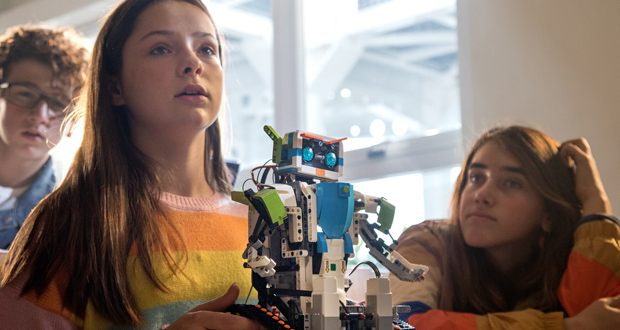 «ROBOGIRL»: Η πρώτη ταινία μυθοπλασίας για τα παιδιά της εκπαιδευτικής ρομποτικής από την COSMOTE