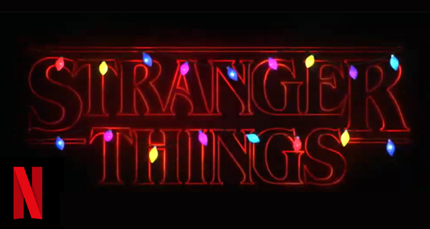 6 πρωταγωνιστές από το Stranger Things – Ένας τόνος από χαρτί περιτυλίγματος – 2 λεπτά και 15 δευτερόλεπτα γεμάτα από γιορτινή διάθεση