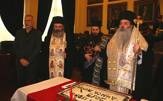 Χαμόγελα, ελπίδες για τη νέα χρονιά στον Πειραιά