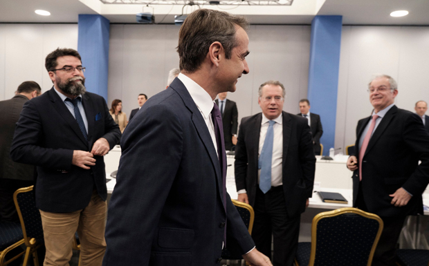 Mητσοτάκης: Η κυβέρνηση μειοψηφίας νοικιάζει «κομπάρσους» – Nα ορίσει εκλογές ο Τσίπρας