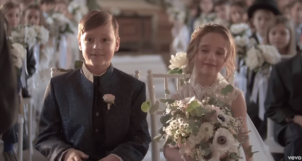 Andrea Bocelli feat. Ed Sheeran: ❝Amo Soltanto Te❞ – Official Music Video