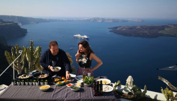 Το “ My Greece” με την Δέσποινα Βανδή ταξιδεύει στη Σαντορίνη