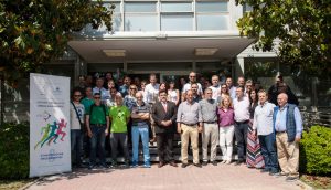 Στην εκδήλωση παράδοσης του οχήματος παραβρέθηκαν, οι εργαζόμενοι της ΕΛΠΕ που συμμετείχαν στον 14ο Διεθνή Μαραθώνιο Θεσσαλονίκης «Μέγας Αλέξανδρος», στελέχη του Ομίλου, ο Πρόεδρος και Μέλη του Δ.Σ. του «Συλλόγου Συνδρόμου Down Ελλάδος».