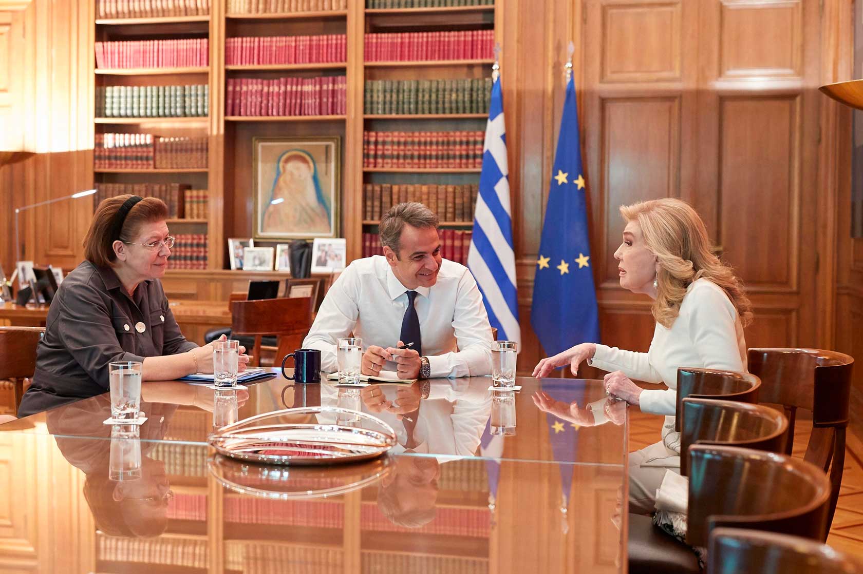 Συνάντηση Μητσοτάκη με την κ. Λίνα Μενδώνη και την κ. Μαριάννα Βαρδινογιάννη