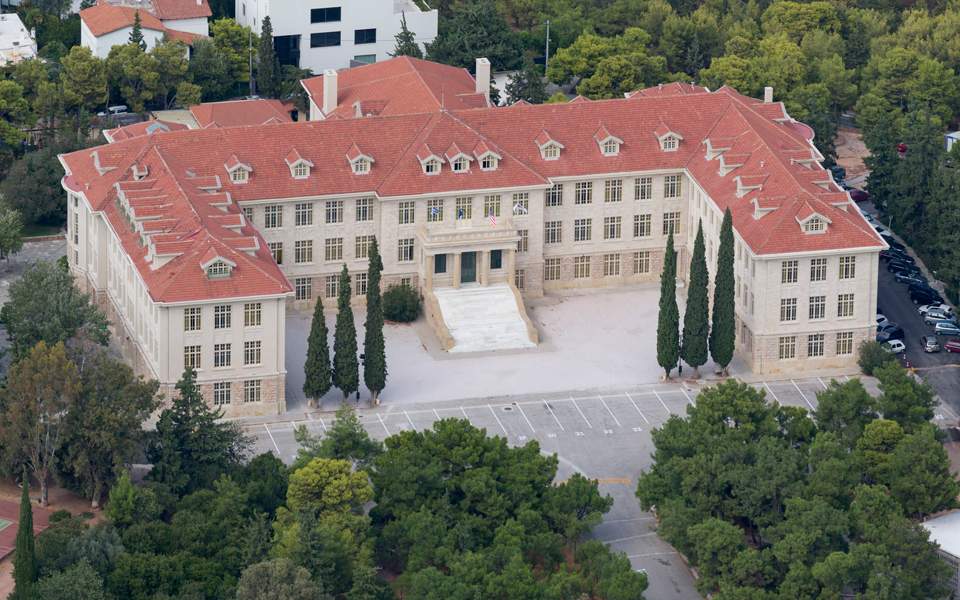 Το Κολλέγιο Αθηνών κυβερνά τη χώρα!