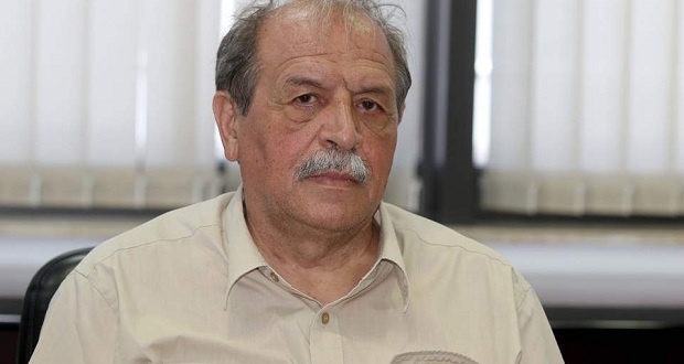 Δεν το κουνάει