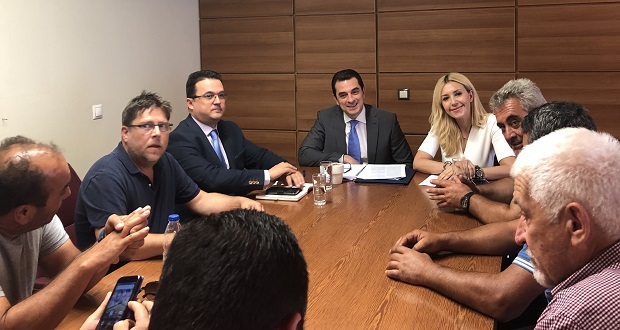 Συνάντηση των Υφυπουργών Αγροτικής Ανάπτυξης και Τροφίμων Φωτεινής Αραμπατζή και Κώστα Σκρέκα με εκπροσώπους τευτλοκαλλιεργητών