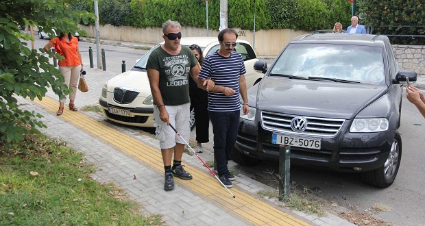 Στον “κόσμο” των ΑΜΕΑ “μπήκε” ο Δήμαρχος Παλλήνης – Μαζί του ο Άγγελος Παυλακάκης και ο Πασχάλης Τσαρούχας
