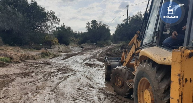 “Βούλιαξαν” από τη βροχή Αφάντου και Κολύμπια (εικόνες)