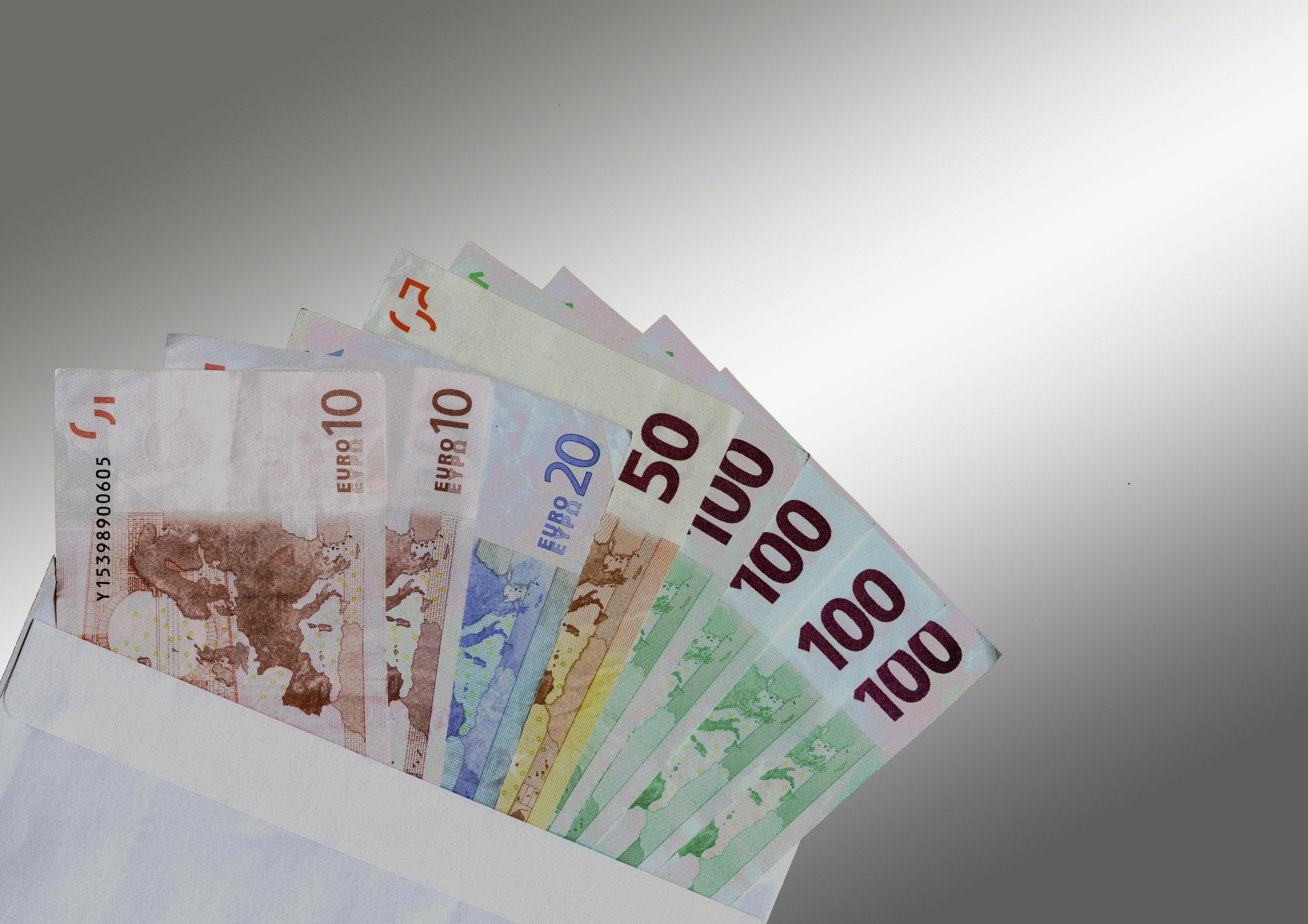 ΙΟΒΕ: Οι καταθέσεις των Ελλήνων στο εξωτερικό – Πρωταθλητές σε μετρητά