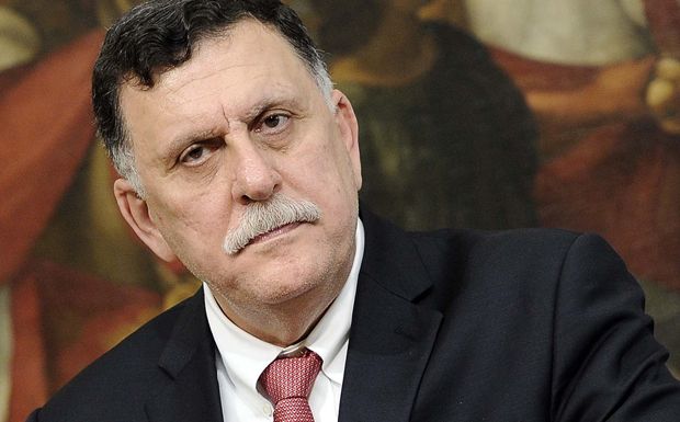 Η Αθήνα όφειλε να προχωρήσει στην αποαναγνώριση του κ. Σαράζ, να μπλοκάρει τη χρηματοδότηση της ΕΕ