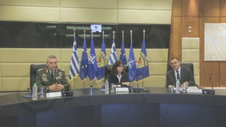 Η Κατ. Σακελλαροπούλου στο υπ. Εθνικής Άμυνας