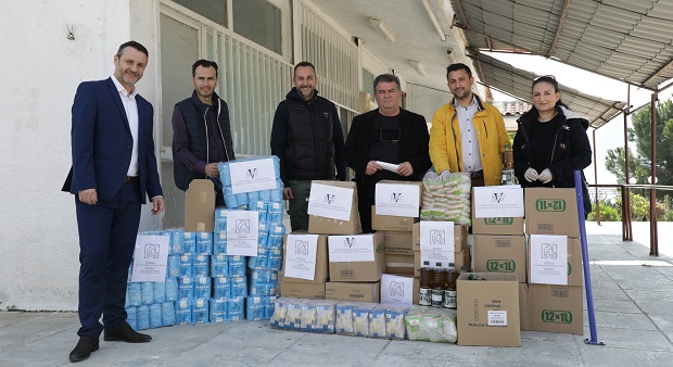 ΣΤΟ ΠΛΕΥΡΟ ΤΟΥ ΔΗΜΟΥ ΣΑΛΑΜΙΝΑΣ ΤΟ ΙΔΡΥΜΑ «ΜΑΡΙΑΝΝΑ Β. ΒΑΡΔΙΝΟΓΙΑΝΝΗ» ΚΑΙ Ο ΣΥΛΛΟΓΟΣ «ΕΛΠΙΔΑ»