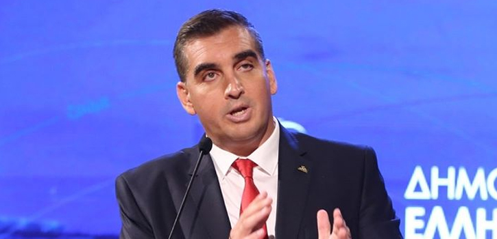 Γιάννης Κωνσταντάτος: Φέρνει το Άγιο Φως στο σπίτι των δημοτών του