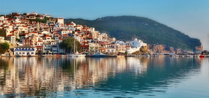 Σκόπελος: Διαφημιστικό «ΥΠΕΡ-ΟΠΛΟ» η μη εξάπλωση του κορονοϊού στα νησιά