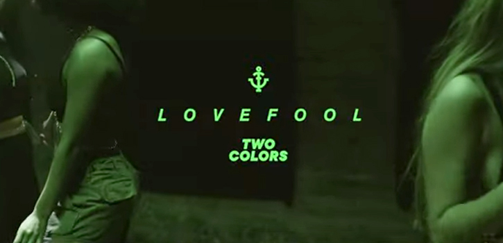 Twocolors – “Lovefool”: Η εντυπωσιακή up-tempo διασκευή του “Lovefool” των The Cardigans