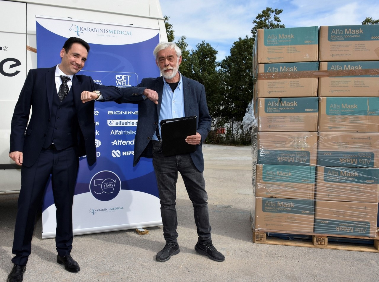 ΔΩΡΕΑ 100.000 ΜΑΣΚΕΣ ΑΠΟ ΤΗΝ KARABINIS MEDICAL ΣΕ Π.Φ.Σ. & Ο.Σ.Φ.Ε.