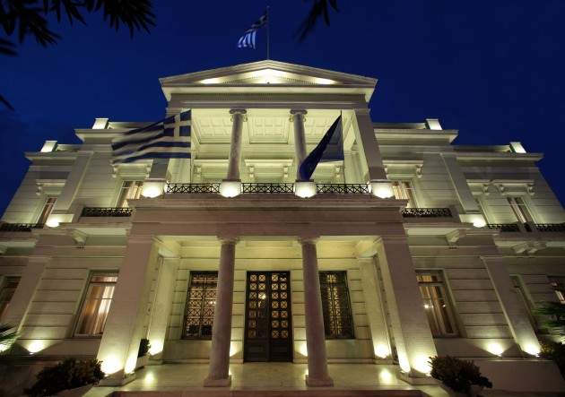 Σε ραστώνη το υπουργείο Εξωτερικών μετά τη χειμερία νάρκη
