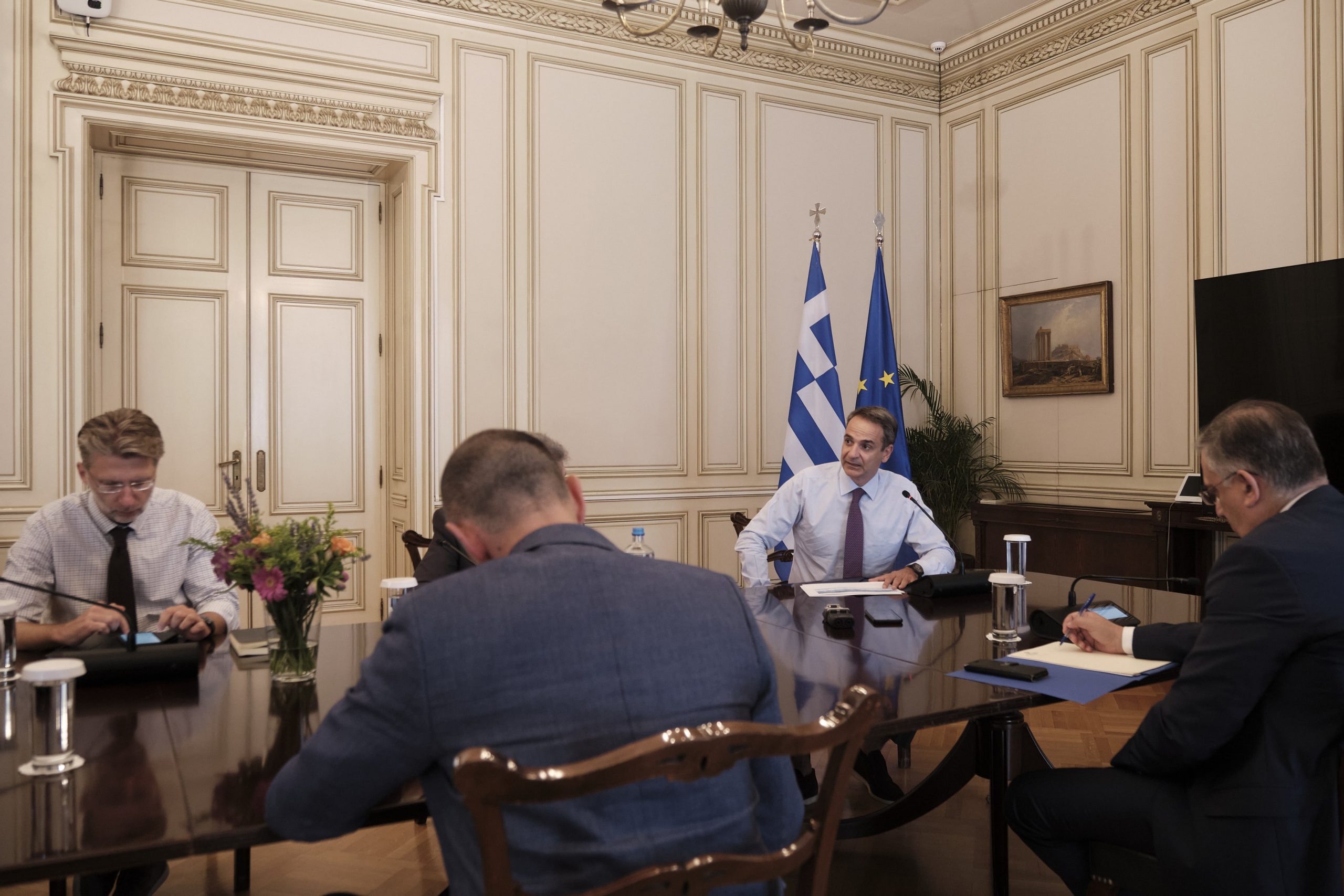 Σύσκεψη στο Μαξίμου για τον κορονοϊό: Έλεγχοι παντού – Τι ζήτησε ο Μητσοτάκης