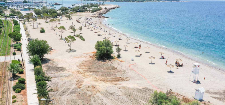 Γκρεμίστηκε το παλαιό Sirocco στην παραλία Γλυφάδας