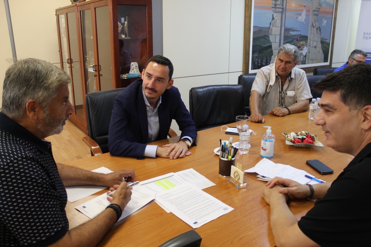 Ο Περιφερειάρχης Αττικής Γ. Πατούλης υπέγραψε την απόφαση για τα έργα βελτίωσης της ενεργειακής αποδοτικότητας σχολικών κτιρίων στον Δήμο Δάφνης Υμηττού