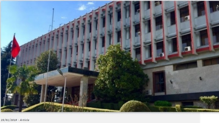Το ΥΠΕΞ Αλβανίας για την απόφαση της Ελλάδας να διευρύνει την αιγιαλίτιδα ζώνη