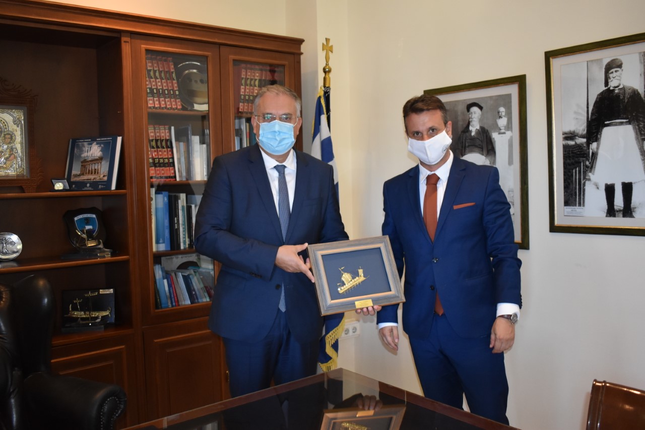 Ο υπ Εσωτερικών, Τ. Θεοδωρικάκος, σε συνάντηση με τον Δήμαρχο Σαλαμίνας, Γ. Παναγόπουλο