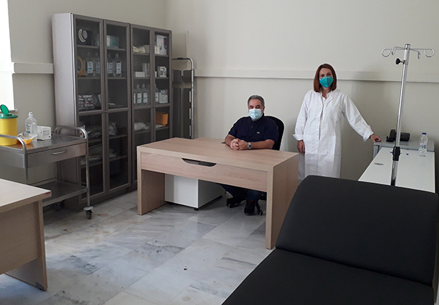 Δωρεά ιατρικού εξοπλισμού και φαρμάκων στα κοινωνικά ιατρεία για τους άπορους και τους άστεγους του Δήμου Αθηναίων από την ΠΕΦ