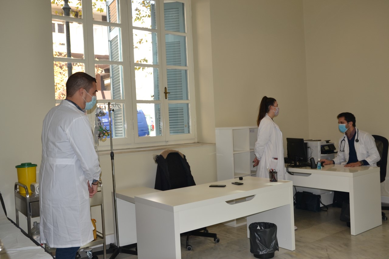 Δήμος Αθηναίων: Κοινωνικό Ιατρείο και συνταγογραφήσεις για άστεγους και άπορους