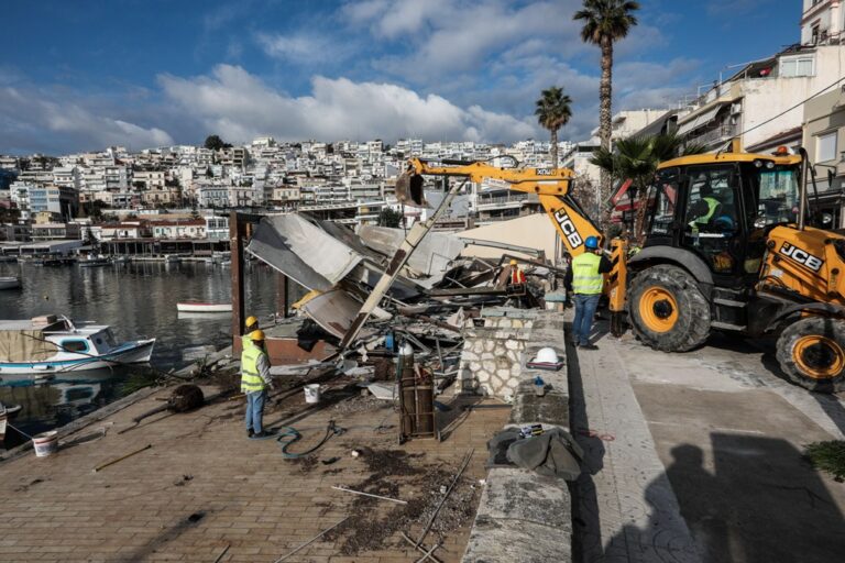 Μικρολίμανο: Εργασίες κατεδάφισης αυθαίρετων κατασκευών