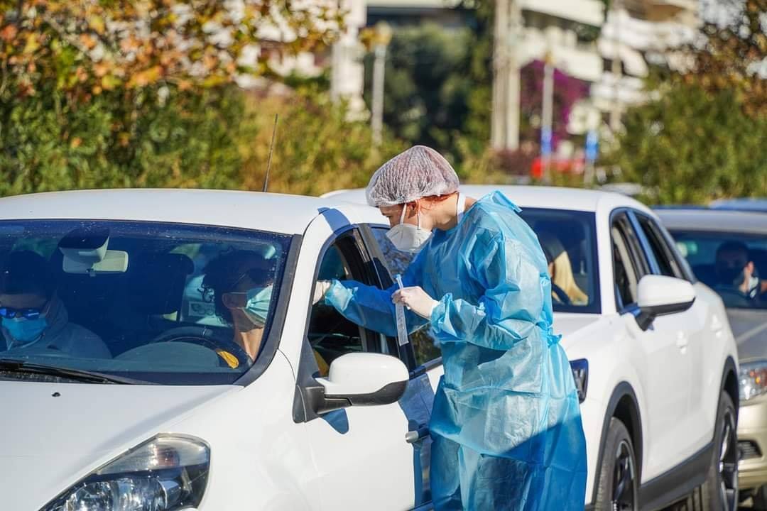 Drive through rapid tests σε όλους τους εκπαιδευτικούς και το βοηθητικό προσωπικό των σχολείων την Κυριακή 10 Ιανουαρίου