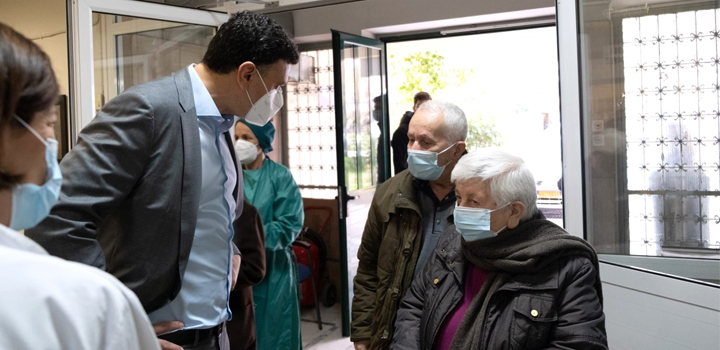 Β. Κικίλιας: Οι εμβολιασμοί γίνονται οργανωμένα, δομημένα και με σεβασμό στον πολίτη