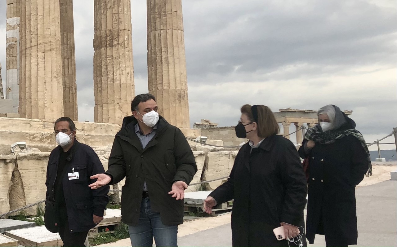 Αυτοψία της Υπουργού Πολιτισμού και Αθλητισμού Λίνας Μενδώνη στον βράχο της Ακρόπολης