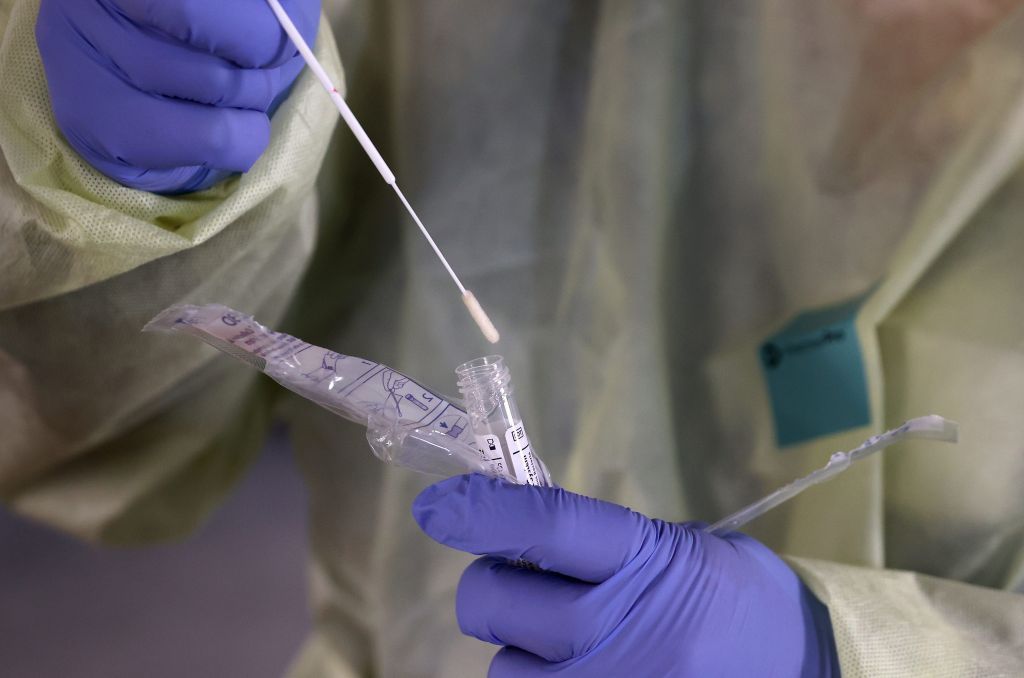 Τρία self test για τους εργαζομένους στο Δημόσιο από τη Δευτέρα 7 Ιουνίου