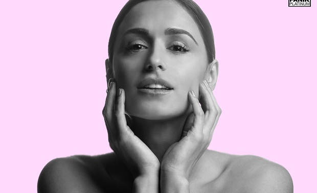 Χριστίνα Σάλτη: Το πρώτο της album κυκλοφορεί!