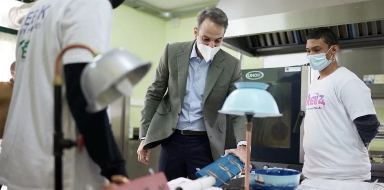 Επίσκεψη Μητσοτάκη στο Εργαστήριο Ειδικής Επαγγελματικής Εκπαίδευσης -«Να ενισχύσουμε συνολικά την ειδική αγωγή»