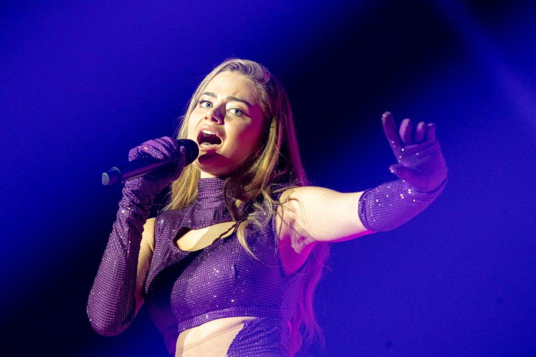 LIVE Eurovision 2021: 2ος ημιτελικός με τη συμμετοχή της Ελλάδας – Η 18χρονη Στεφανία εκπροσωπεί τη χώρα μας με το “Last dance”