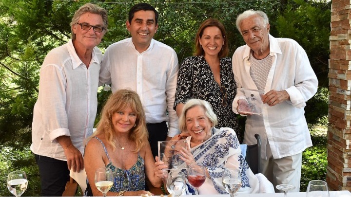 Στη Σκιάθο οι Γκόλντι Χόουν και Κερτ Ράσελ – Επίτιμοι δημότες του νησιού οι Richard Romanus και Anthea Sylbert