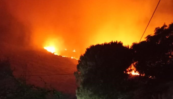 Κεφαλονιά – Φωτιά: Δύσκολη η νύχτα…