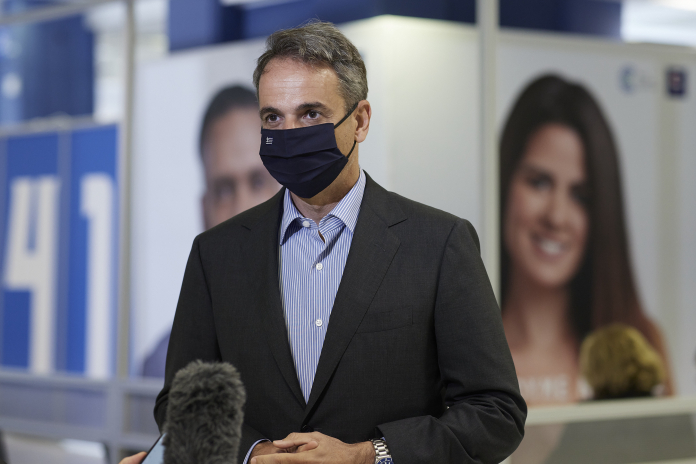 Κυρ. Μητσοτάκης: «Ας ακούσουμε, επιτέλους, τους επιστήμονες» – Έκανε την τρίτη δόση του εμβολίου για την Covid-19