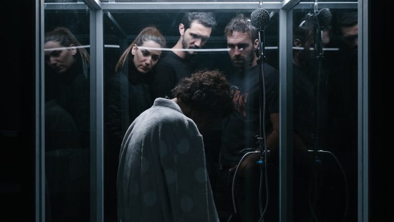 Θέατρο ΠΟΡΤΑ: “Πόσο κοστίζει να ζεις;” της Μαρτίνα Μάγιοκ