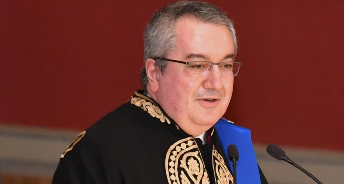 Επίτιμος διδάκτορας της Ιατρικής Σχολής του ΕΚΠΑ ο Καθηγητής Ηλίας Μόσιαλος