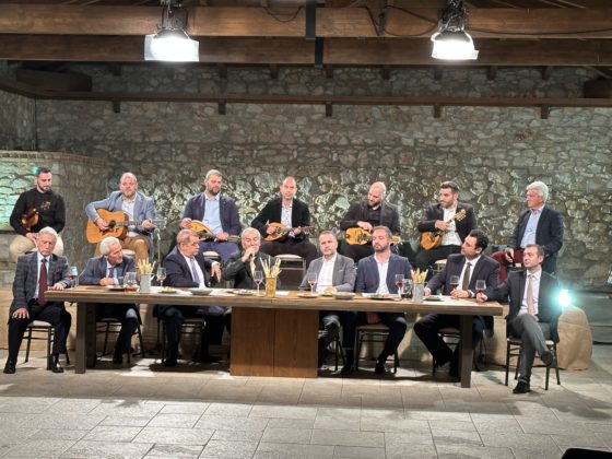 «Το αλάτι της γης»: Στο «Φιόρο του Λεβάντε» – Με τους «Τραγουδιστάδες τση Ζάκυνθος»