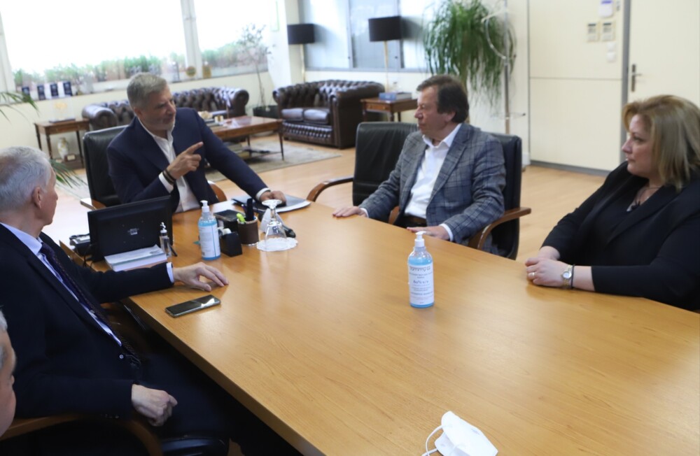 Τα έργα υποδομών που χρηματοδοτεί η Περιφέρεια στον Δήμο Σαρωνικού, στο επίκεντρο της συνάντησης του Περιφερειάρχη Αττικής Γ. Πατούλη με τον Δήμαρχο Χρ. Γκίνη