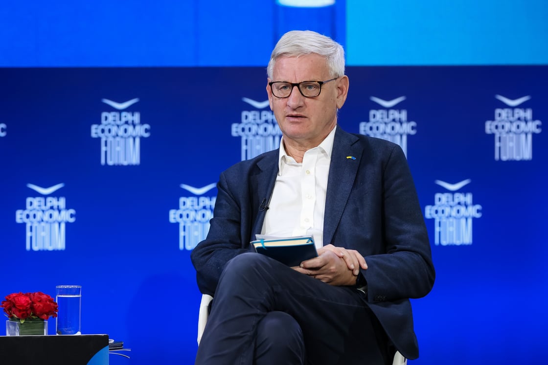 Carl Bildt για Ουκρανία από το 8ο Οικονομικό Φόρουμ: «Η οικονομική υποστήριξη είναι όσο σημαντική και η στρατιωτική»